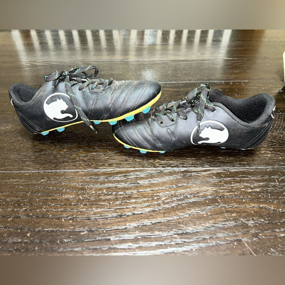 Boys size 3 procat speed force cleat procat by puma